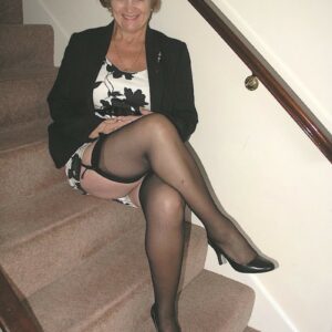 Douce femme mature en quête de plaisir rencontre-Cougar-Montpellier