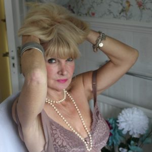 Tu cherches à te vider la tête cette nuit ? Clémence - rencontre-MILF-Clermont-Ferrand