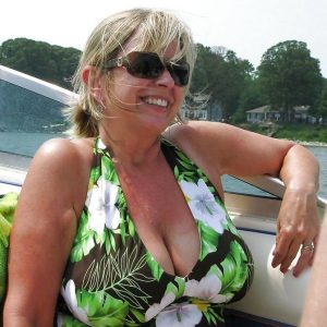 Je regarde les étoiles en pensant à autre chose Clara - rencontre-MILF-Saint-Priest