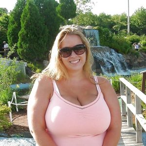 Tout ça me prend la tête, mais là — maintenant Lucie - rencontre-MILF-Valenciennes